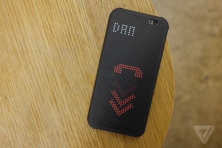 Cận cảnh lớp vỏ thông minh dạng đục lỗ độc đáo của HTC One M8 - 4 Thông báo cuộc gọi đến