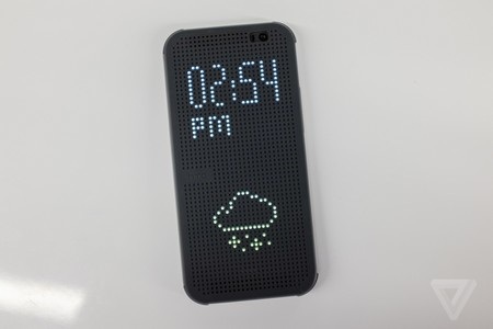 Cận cảnh lớp vỏ thông minh dạng đục lỗ độc đáo của HTC One M8 - 7 Hiển thị thông tin về thời tiết