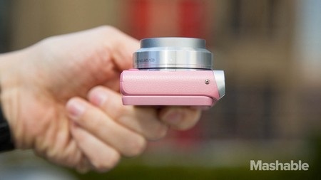 Samsung ra mắt máy ảnh độc cho người thích “tự sướng” - 5 Ống kính dành cho NX Mini