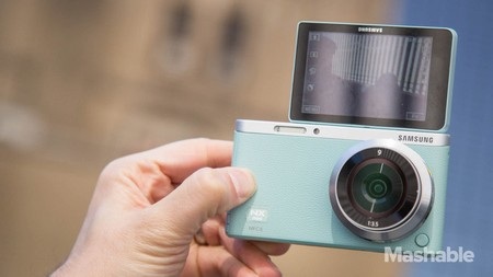 Samsung ra mắt máy ảnh độc cho người thích “tự sướng” - 7 Video giới thiệu về máy ảnh NX Mini: