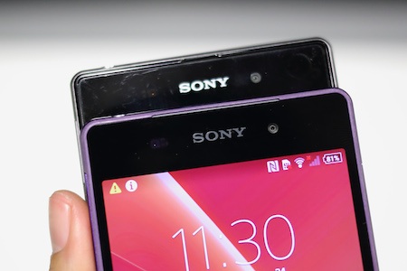 Đọ dáng Xperia Z2 và “đàn anh” Xperia Z1 tại Việt Nam - 5 Cách bố trí loa trước của Xperia Z2 (trước) dài hơn so với Xperia Z1