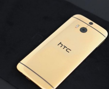 Samsung, HTC “đua nhau” tặng smartphone bằng vàng cho CEO T-Mobile - 1 Hình ảnh chiếc smartphone One M8 bằng vàng được Legere “khoe” trên Twitter của mình