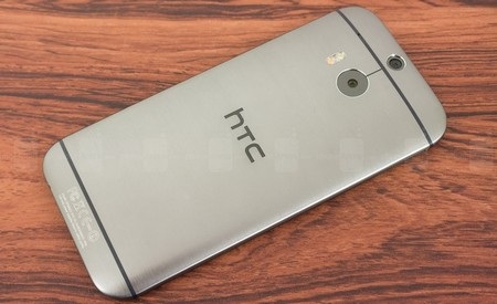 Sản phẩm được đánh giá cao, HTC vẫn thua lỗ cao hơn dự kiến - 1 Smartphone One M8 được kỳ vọng giúp HTC vực lại tình trạng tài chính bi đát hiện nay