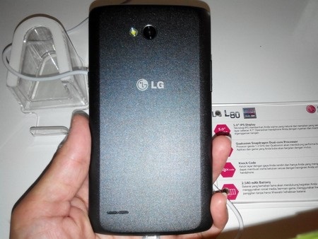LG ra mắt phablet tầm trung L80 với giá chưa đến 5 triệu đồng - 3 T.Thủy