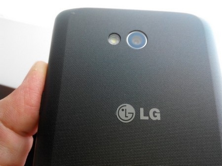 LG ra mắt phablet tầm trung L80 với giá chưa đến 5 triệu đồng - 4 T.Thủy