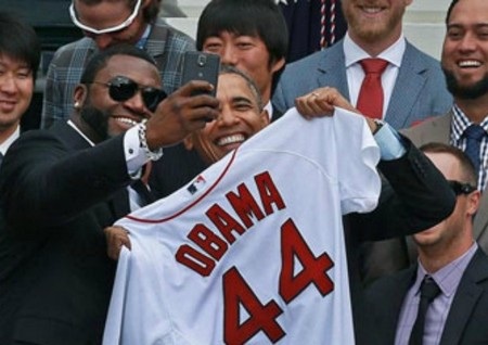 Tổng thống Obama chụp ảnh "tự sướng" bằng Galaxy Note 3 - 2 Hình ảnh cho thấy Ortiz đã sử dụng Galaxy Note 3 cho bức ảnh chụp chung này