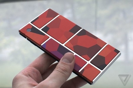 Cận cảnh điện thoại “lắp ghép” của Google, ra mắt trong năm 2015 - 2 Project Ara được lắp ghép từ những mô-đun khác nhau