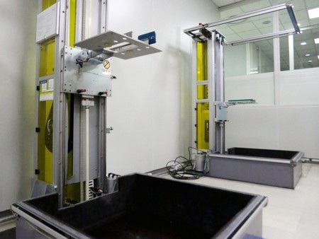 Cận cảnh quá trình kiểm tra độ bền của Galaxy S5 trước khi xuất xưởng - 11 Cận cảnh chiếc máy thử nghiệm độ bền nút bấm trên Galaxy S5.