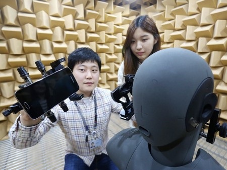 Cận cảnh quá trình kiểm tra độ bền của Galaxy S5 trước khi xuất xưởng - 15 Thử nghiệm camera trên smartphone bằng cách chụp ảnh trong nhiều điều kiện ánh sáng khác nhau.