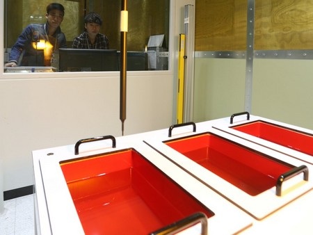 Cận cảnh quá trình kiểm tra độ bền của Galaxy S5 trước khi xuất xưởng - 3 Cận cảnh quá trình kiểm tra độ bền của Galaxy S5 trước khi xuất xưởng