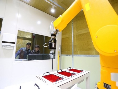 Cận cảnh quá trình kiểm tra độ bền của Galaxy S5 trước khi xuất xưởng - 4 Cận cảnh quá trình kiểm tra độ bền của Galaxy S5 trước khi xuất xưởng