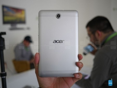 Acer trình làng bộ đôi máy tính bảng cỡ nhỏ hỗ trợ chức năng gọi điện - 4 Mặt trước và mặt sau của Iconia Tab 7