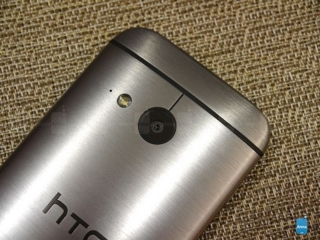 HTC bất ngờ trình làng “biến thể thu nhỏ” của smartphone One M8 - 10 T.Thủy