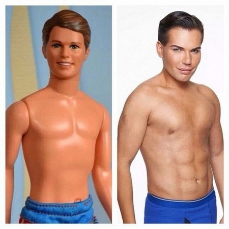 Chàng trai chi hơn 150.000 USD để phẫu thuật thành “búp bê sống” - 1 Rodrigo Alves (phải) và búp bê Ken, hình mẫu mà anh Alves nhắm đến