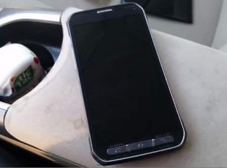 Lộ video thực tế phiên bản siêu bền của Galaxy S5 - 1 Mặt trước có thiết kế khá giống với Galaxy S4 Active