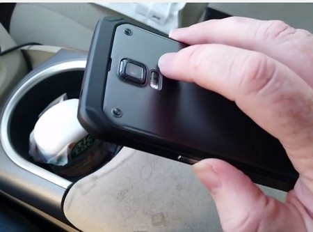Lộ video thực tế phiên bản siêu bền của Galaxy S5 - 2 Mặt sau với thiết kế “hầm hố” và cảm biến đo nhịp tim