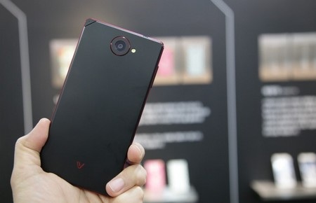 Smartphone Pantech Vega Iron 2 chính thức trình làng - 3 T.Thủy