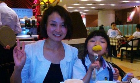 Thuê cả ngọn núi để con tìm hiểu về cuộc sống tự nhiên - 1 Cô Gan Lin và con gái Yin Gan của mình