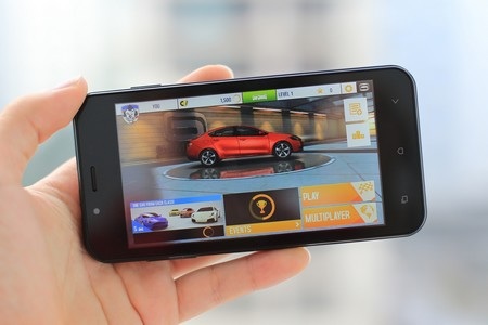 Tận hưởng những phút giây giải trí tuyệt vời bên người bạn đồng hành FPT F83