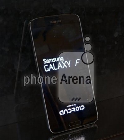 Lộ ảnh thực tế Galaxy F với viền màn hình siêu mỏng - 2 Ảnh thực tế Galaxy F bị rò rỉ trước đó