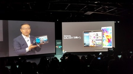 Samsung ra mắt máy tính bảng Galaxy Tab S màn hình siêu nét - 2 Galaxy Tab S trình làng với 2 kích cỡ màn hình, 10.5-inch và 8.4-inch