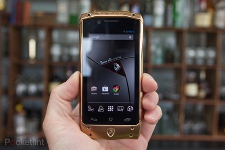 Cận cảnh smartphone cao cấp mang thương hiệu siêu xe nước Ý Lamborghini - 1 Sản phẩm được bao bọc bởi lớp vỏ bằng thép không gỉ