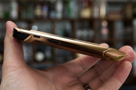 Cận cảnh smartphone cao cấp mang thương hiệu siêu xe nước Ý Lamborghini - 11 Các cạnh bên của sản phẩm
