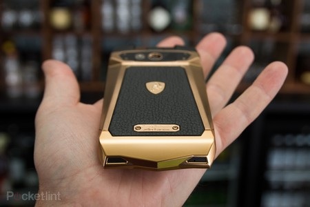 Cận cảnh smartphone cao cấp mang thương hiệu siêu xe nước Ý Lamborghini - 8 Các cạnh bên của sản phẩm