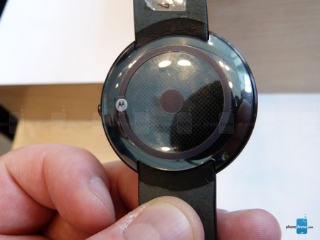 Cận cảnh Moto 360 - Smartwatch đẹp nhất hiện nay - 11 Mặt sau của sản phẩm