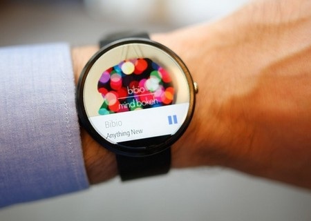 Cận cảnh Moto 360 - Smartwatch đẹp nhất hiện nay - 6 Điều khiển chức năng chơi nhạc trên smartphone