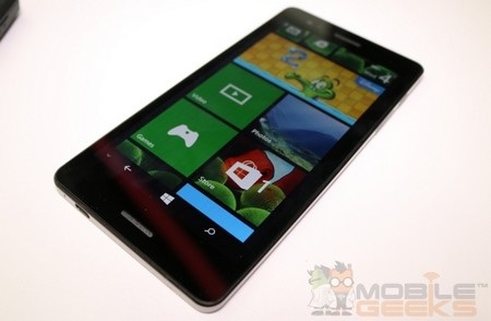 Computex 2014: Smartphone chạy Windows Phone lớn nhất thế giới trình làng - 1 Đây là smartphone chạy Windows Phone 8.1 có kích thước lớn nhất hiện nay