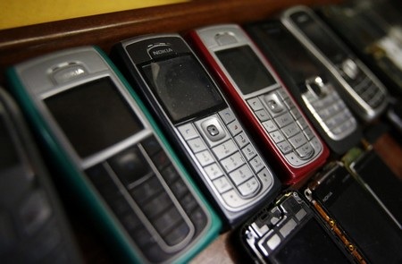 Nokia phủ nhận tin ngừng bán điện thoại phổ thông tại Việt Nam - 1 Những chiếc điện thoại “nồi đồng cối đá” của Nokia sẽ chỉ là sản phẩm của quá khứ