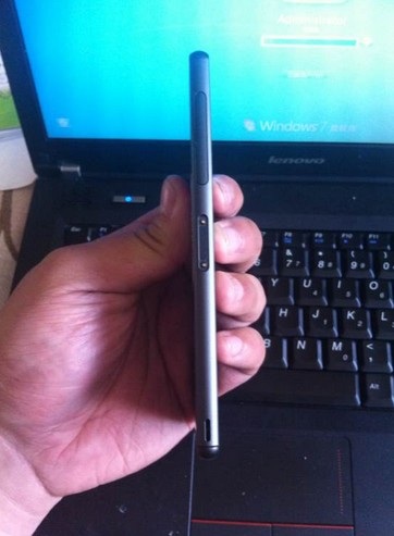 Rò rỉ loạt ảnh thực tế và cấu hình gây thất vọng của Xperia Z3 - 2 T.Thủy