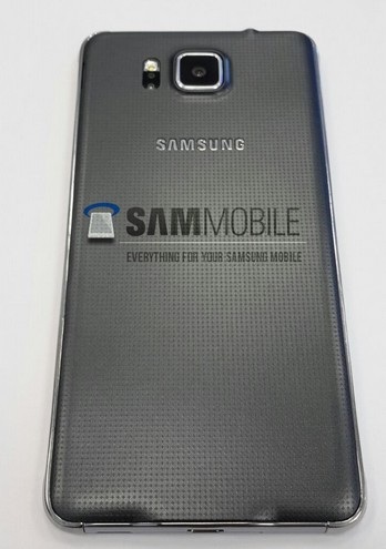 Cận cảnh mặt sau của Galaxy Alpha