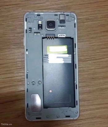 Lớp vỏ mặt sau có thể tháo rời