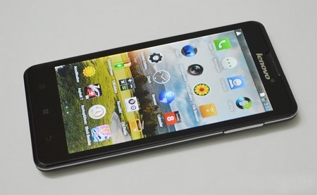 Lenovo P780: Thiết kế đẹp, pin bền bỉ - 4 Lenovo P780: Thiết kế đẹp, pin bền bỉ