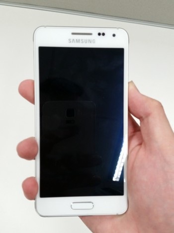 Lộ ảnh thực tế chi tiết giống hệt iPhone của Galaxy Alpha - 6 Sản phẩm nhiều khả năng sẽ được ra mắt vào ngày 13/8 tới đây
