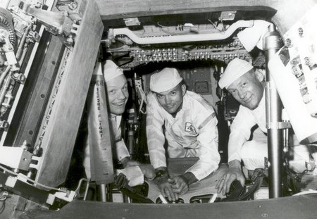 Những bí mật thú vị về Neil Armstrong - Người đầu tiên đặt chân lên mặt trăng - 3 Neil Armstrong từng là một phi công thử máy bay trước khi trở thành du hành gia