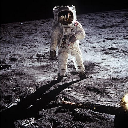 Những bí mật thú vị về Neil Armstrong - Người đầu tiên đặt chân lên mặt trăng - 5 Buzz Aldrin, người thứ 2 đặt chân lên mặt trăng, được chụp bởi Neil Armstrong.