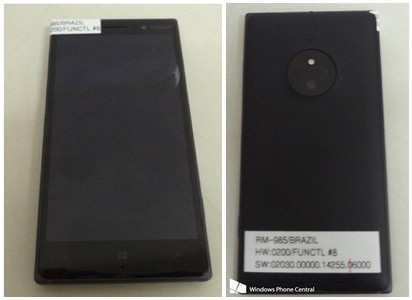 Ảnh thực tế Lumia 830 với cụm camera nổi bật ở mặt sau