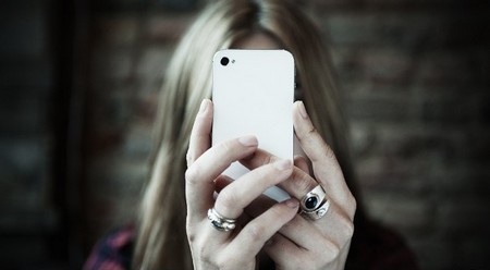 Microsoft, Google, Apple “gặp hạn” tại Brazil vì ứng dụng “nặc danh” - 1 Nhiều người lợi dụng các ứng dụng nhắn tin nặc danh để phát tán thông tin không chính xác