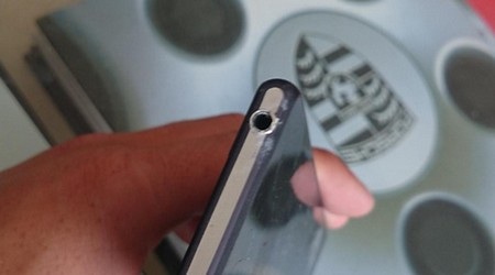 Smartphone Xperia Z2 vẫn “sống sót” sau 6 tuần bị ngâm dưới nước biển - 4 Alaxander Maxén và chiếc smartphone của mình trước khi bị đánh mất