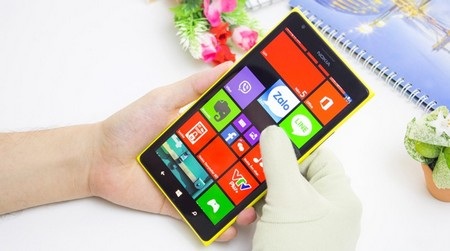 Giải pháp hạn chế rắc rối do smartphone hết pin - 2 Lumia 1520: