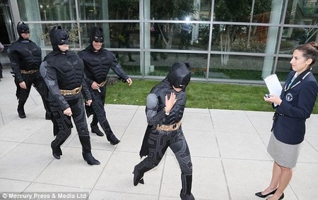 Nhân viên của tổ chức sách kỷ lục Guinness đang đếm số người tham gia sự kiện