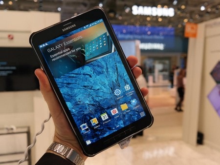 Samsung lần đầu ra mắt máy tính bảng "nồi đồng cối đá" chống nước và va đập - 1 Máy có thiết kế “hầm hố” với lớp vỏ bảo vệ
