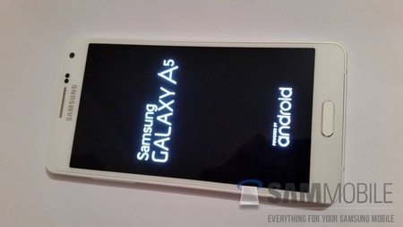 Tên gọi của sản phẩm xuất hiện trên giao diện khởi động máy