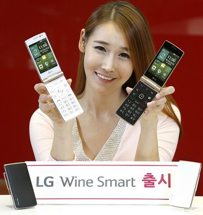 LG trình làng smartphone có thiết kế nắp gập cổ điển - 1 LG Wine Smart là điện thoại nắp gấp mới nhất sau 7 năm của LG
