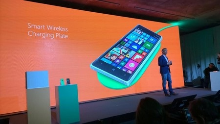 Microsoft trình làng bộ đôi Lumia 830 và Lumia 730 tại IFA 2014 - 1 Lumia 830 được trang bị chức năng sạc không dây như nhiều smartphone cao cấp khác
