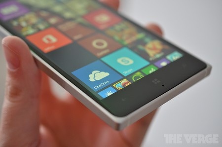 Ảnh thực tế bộ đôi smartphone Lumia 830 và Lumia 730 - 2 Khung viền bằng kim loại