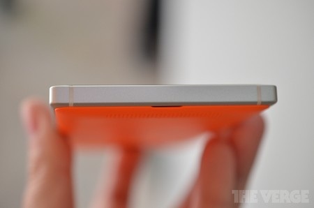 Ảnh thực tế bộ đôi smartphone Lumia 830 và Lumia 730 - 3 Khung viền bằng kim loại